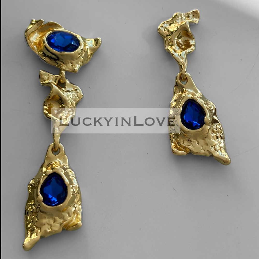 ALEXIS BITTAR • Brut Mismatched Asymmetrical Crumpled Gold Blue Drop Earrings - Picture 3 of 15